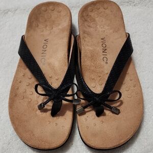 Vionic Women's Bella II Black and Tan Thong Sandals Size 9 Preowned
